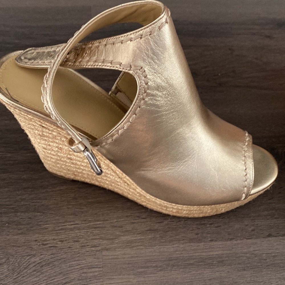NEW - Marc Fisher gold wedges - size 8.5 M